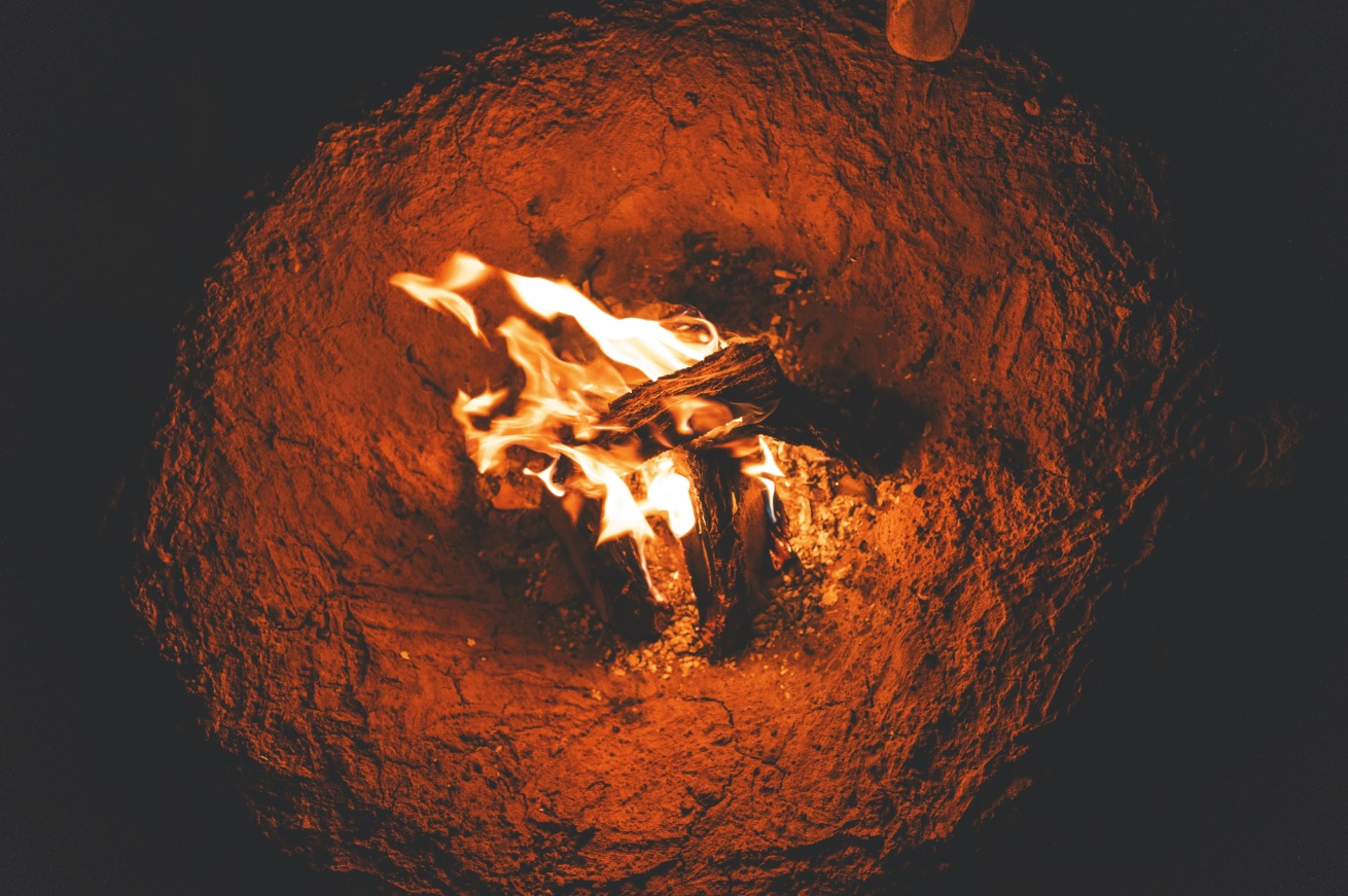 How to Make a Fire Burn Hotter (5 Best Methods Decoded)