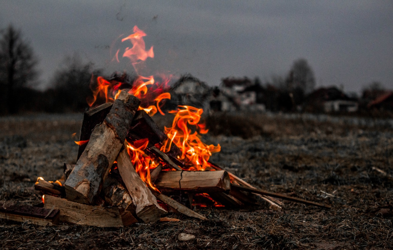 How to Make a Fire Burn Hotter (5 Best Methods Decoded)