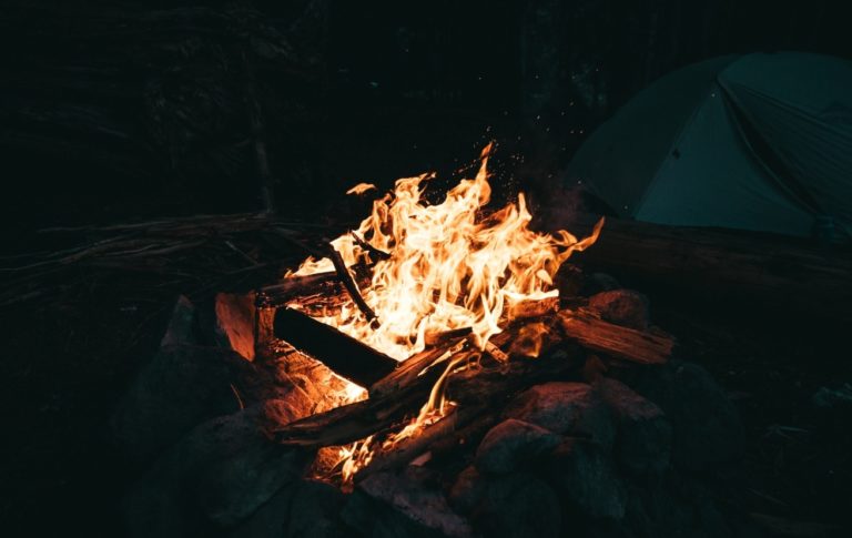 how hot is a campfire