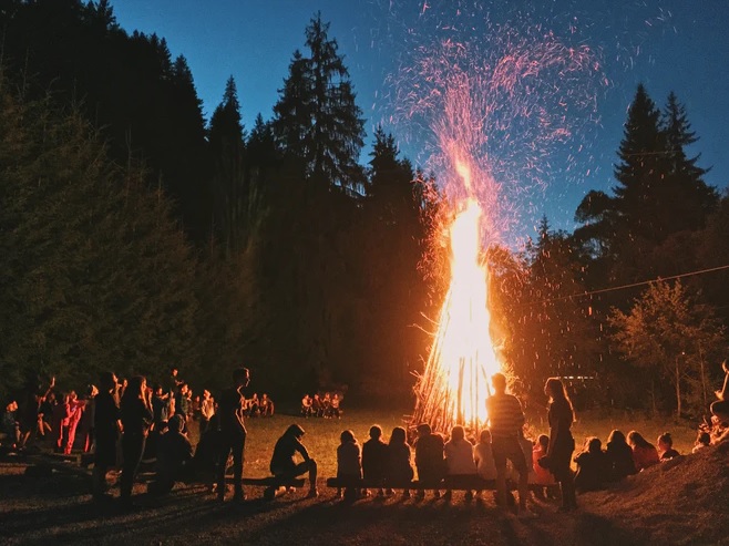 Bonfire vs Campfire: 3 Easy Differences that Make Them Apart